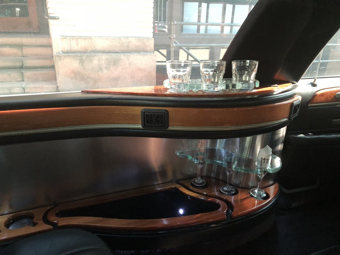 Limousine for Sale in Mason City, IA - Photo 9