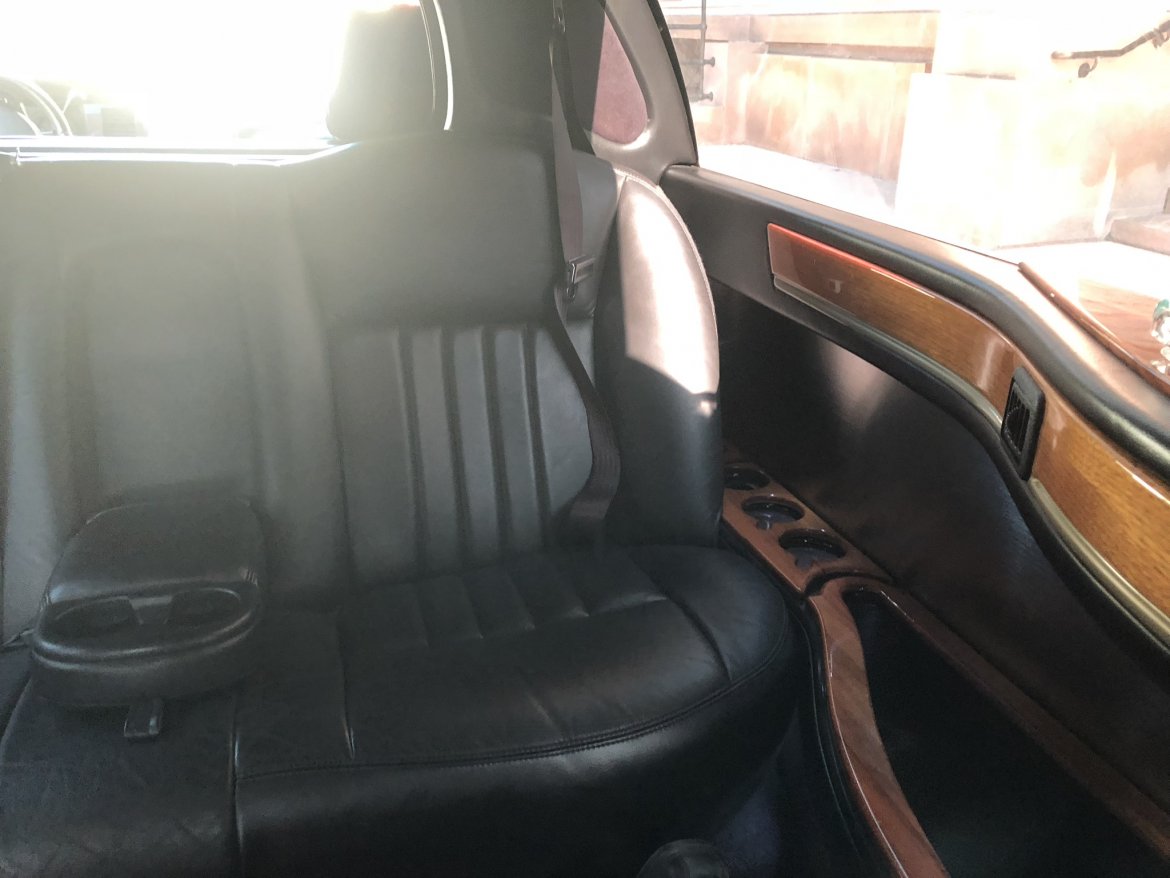 Limousine for Sale in Mason City, IA - Photo 11