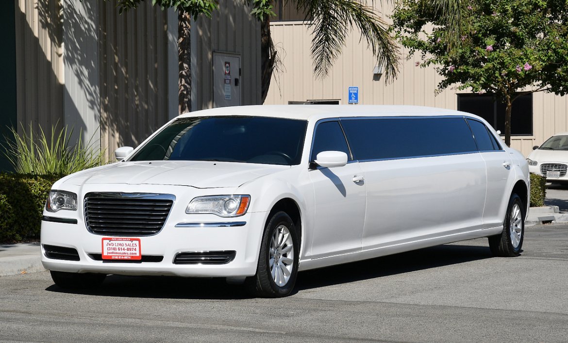 Limousine for Sale in Fontana, CA - Photo 2