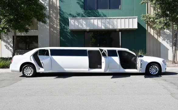 2014 Chrysler 300 Limousine for Sale in Fontana, CA - Main Photo