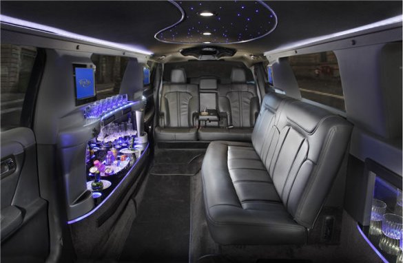 2018 Lincoln MKT 120-5 Door Limousine for Sale in Haverhill, MA - Main Photo