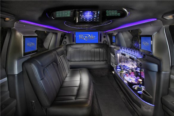 2018 Lincoln MKT 120-5 Door Limousine for Sale in Haverhill, MA - Photo 2