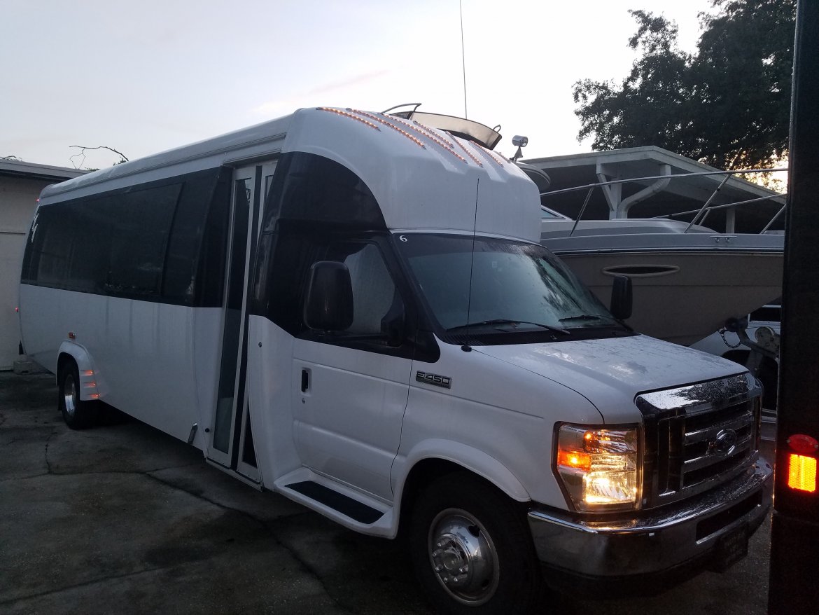 Limo Bus for Sale in Orlando, FL - Photo 9