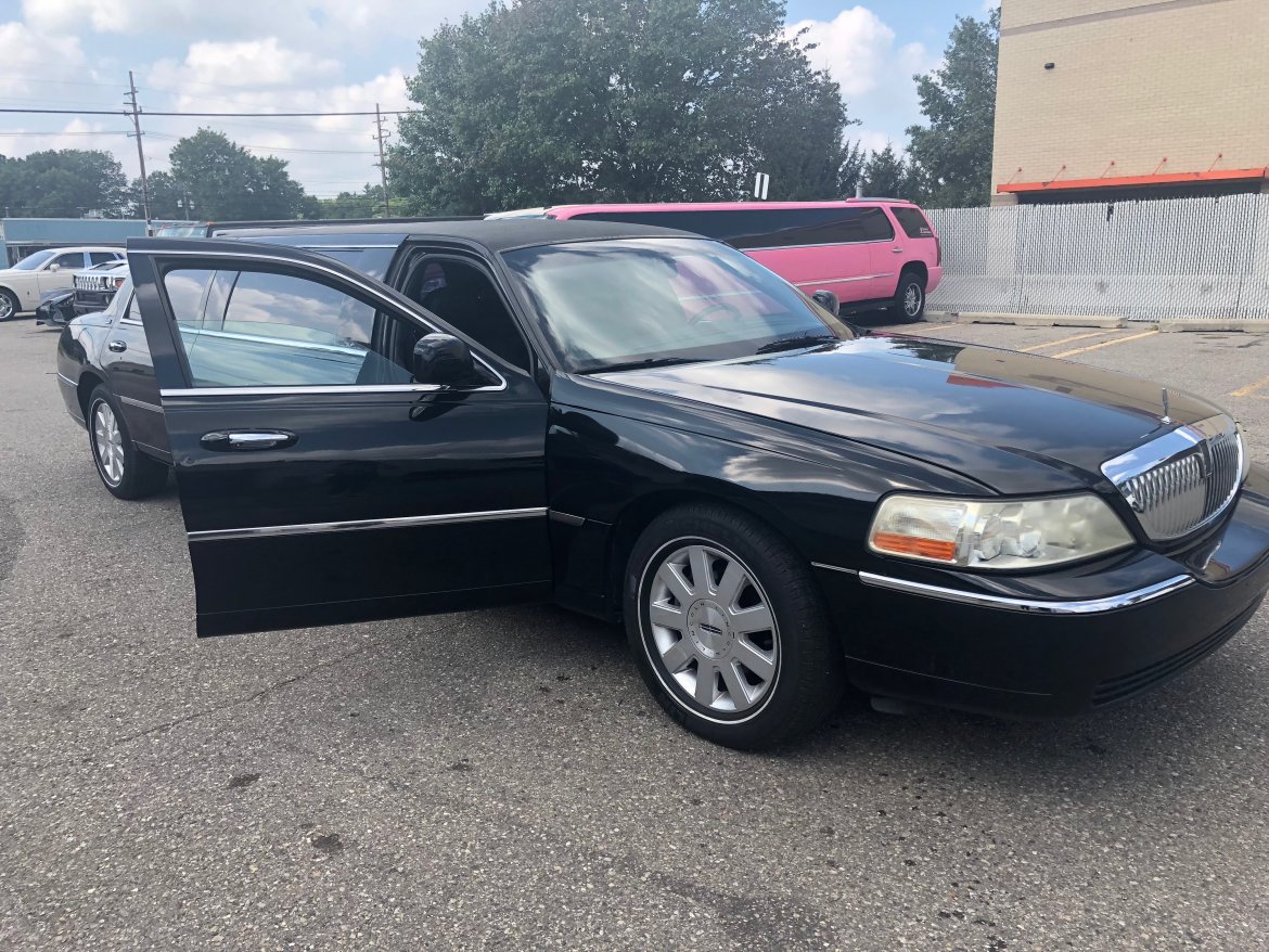 SUV Stretch for Sale in Southfield, MI - Photo 3