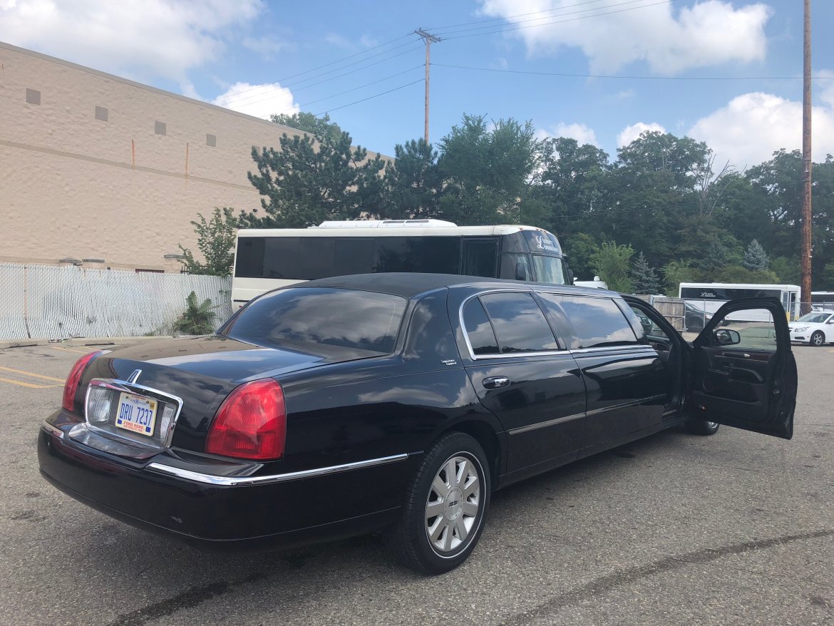 SUV Stretch for Sale in Southfield, MI - Photo 5