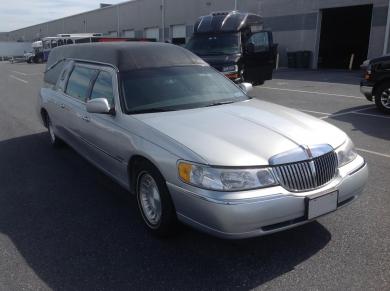 2000 Lincoln Lincoln Town Car Hearse (626) Funeral for Sale in Trenton, NJ - Photo 2