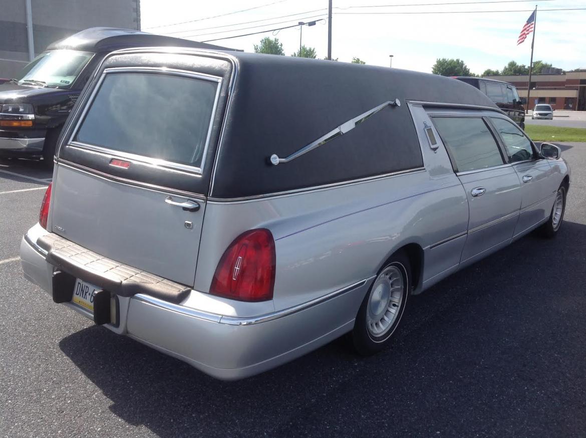 Photo of Funeral for sale: 2000 Lincoln Lincoln Town Car Hearse  (626)