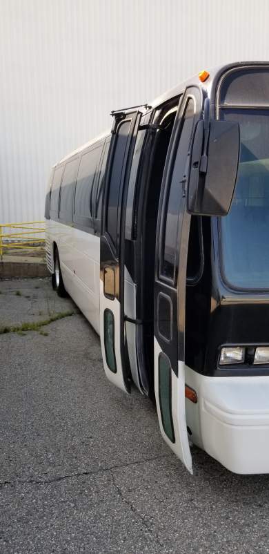 1980 GMC Diesel Pusher Custom Limo Bus for Sale in Flint, Michigan, US - Photo 3