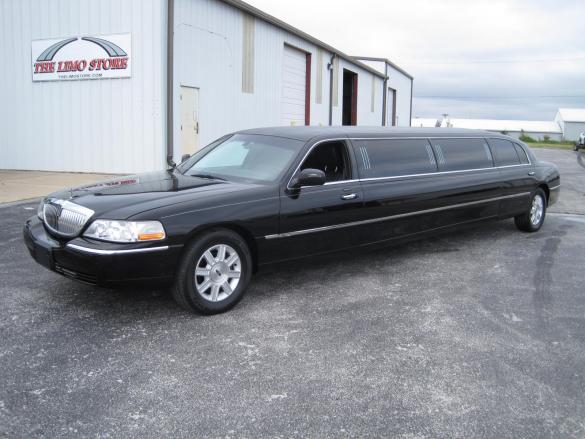 2011 Lincoln Town Car Limousine for Sale in Ozark, MO - Main Photo