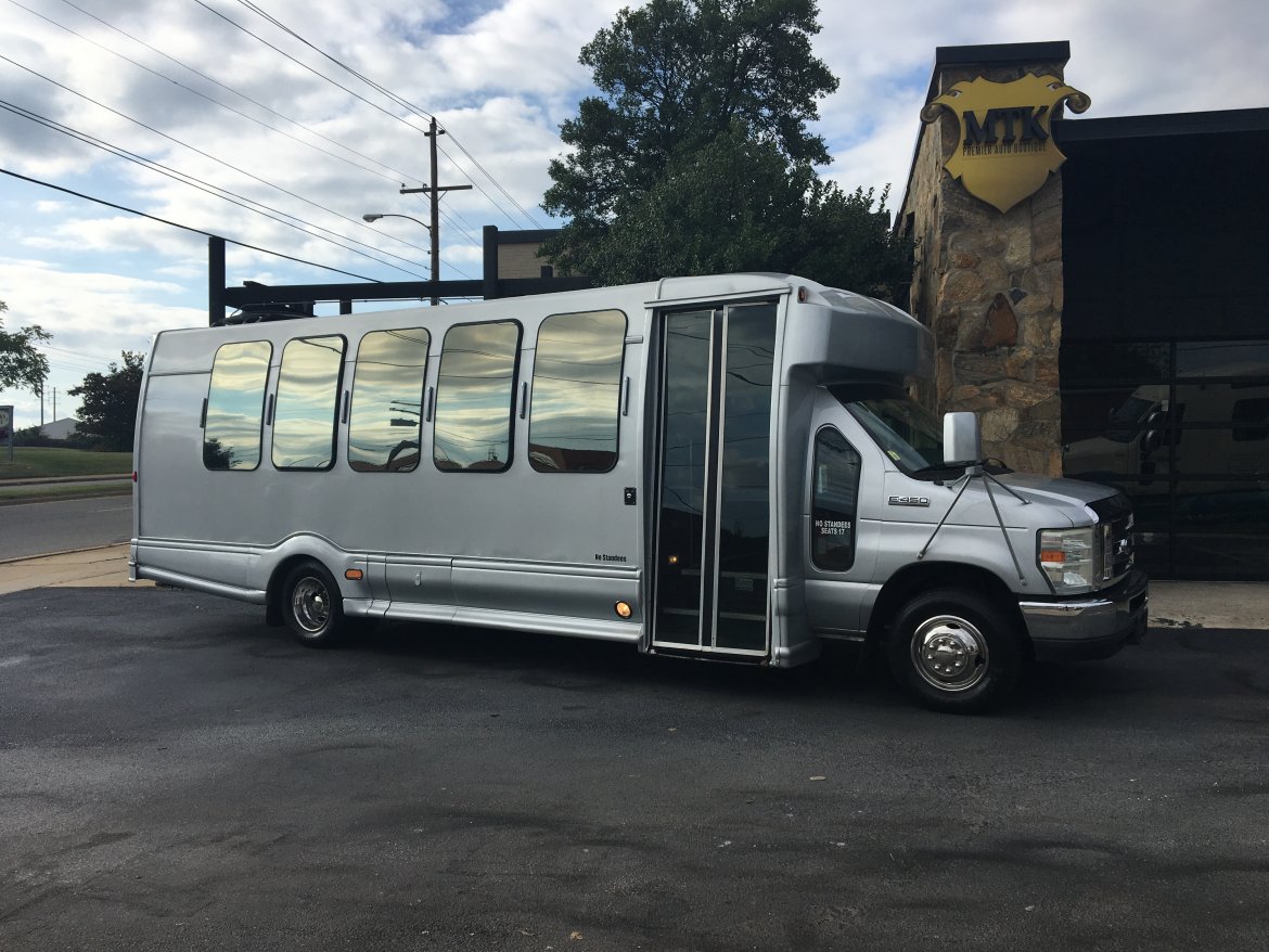 Limo Bus for Sale in Richmond, VA - Photo 9