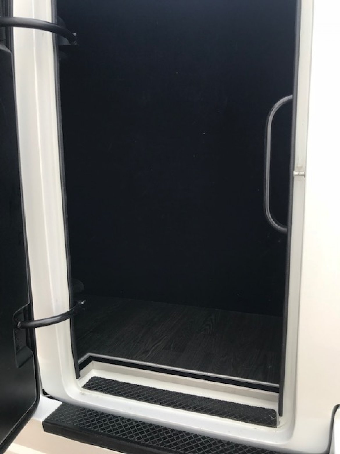 Executive Shuttle for Sale in Riverside, CA - Photo 23