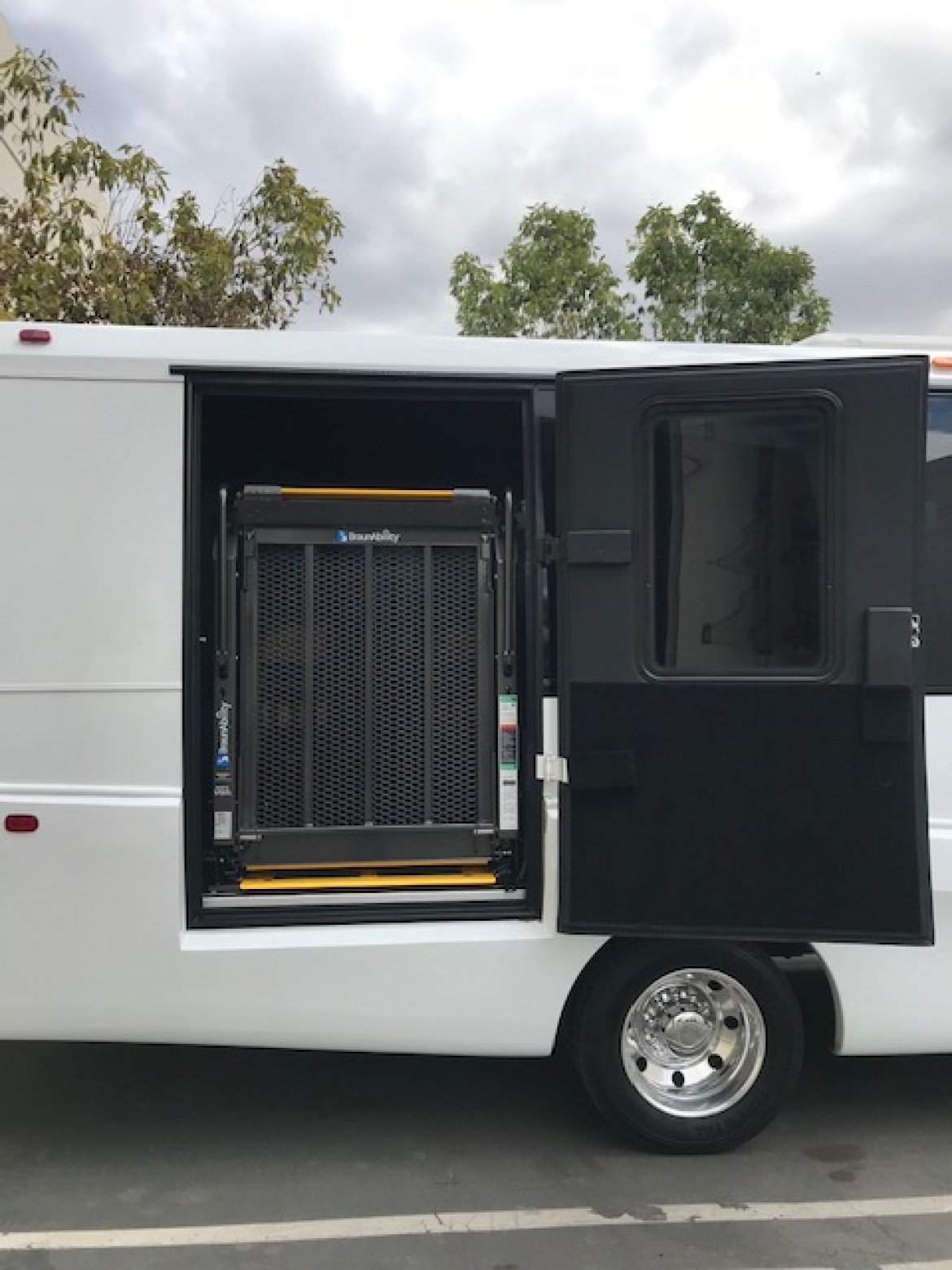 Executive Shuttle for Sale in Riverside, CA - Photo 22