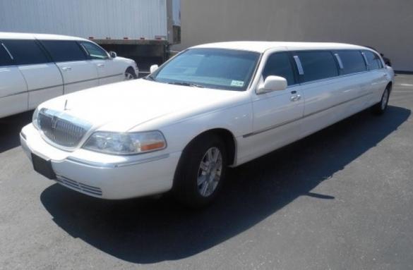 2011 DaBryan Lincoln Towncar 5-Door Limousine