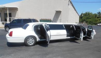 2011 DaBryan Lincoln Towncar 5-Door Limousine