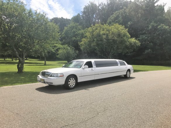2005 Lincoln Town Car Limousine for Sale in Garwood, NJ - Main Photo