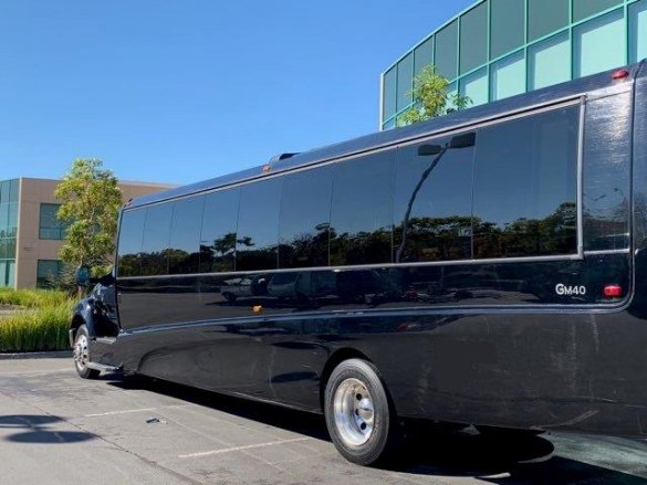 2013 Ford F650 Executive Shuttle for Sale in San Mateo, CA - Photo 3