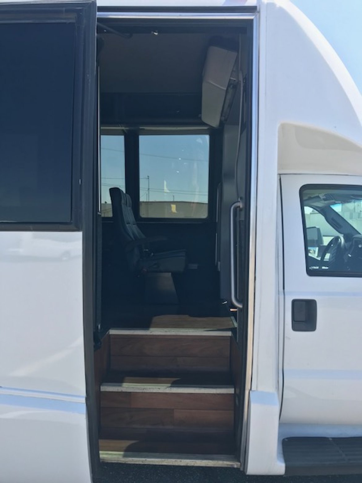 Executive Shuttle for Sale in Riverside, CA - Photo 8