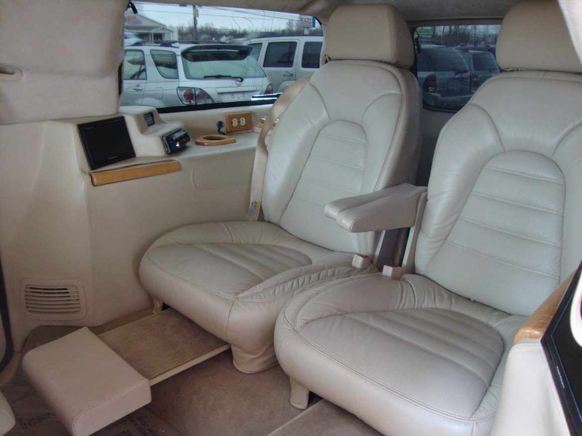 CEO SUV Mobile Office for Sale in LOCKPORT, NY - Photo 25