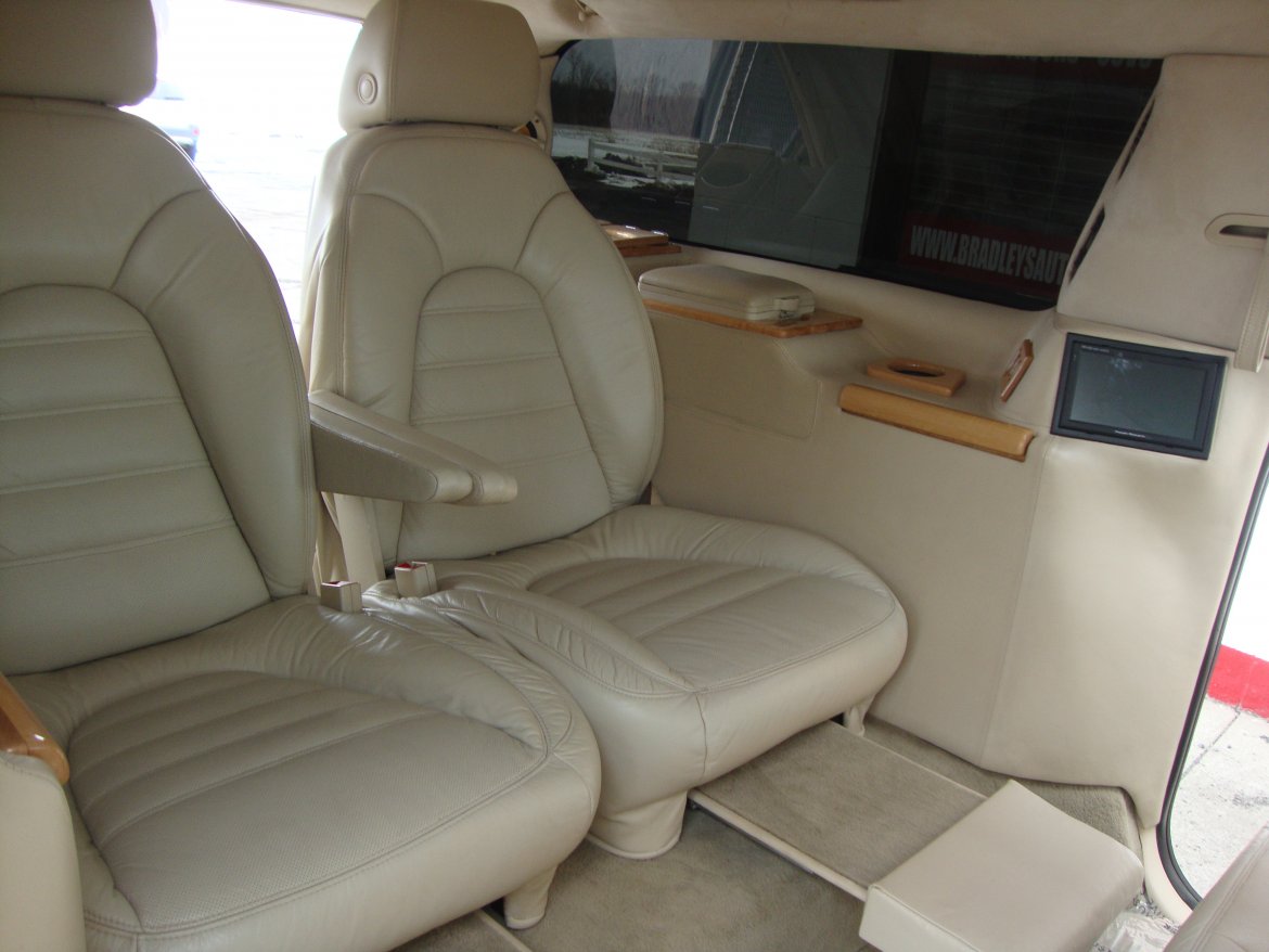 CEO SUV Mobile Office for Sale in LOCKPORT, NY - Photo 31