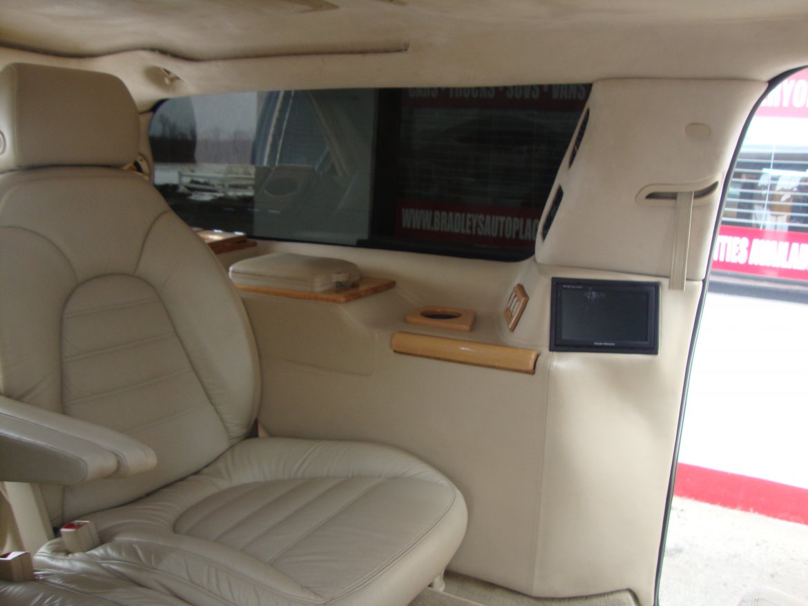 CEO SUV Mobile Office for Sale in LOCKPORT, NY - Photo 38