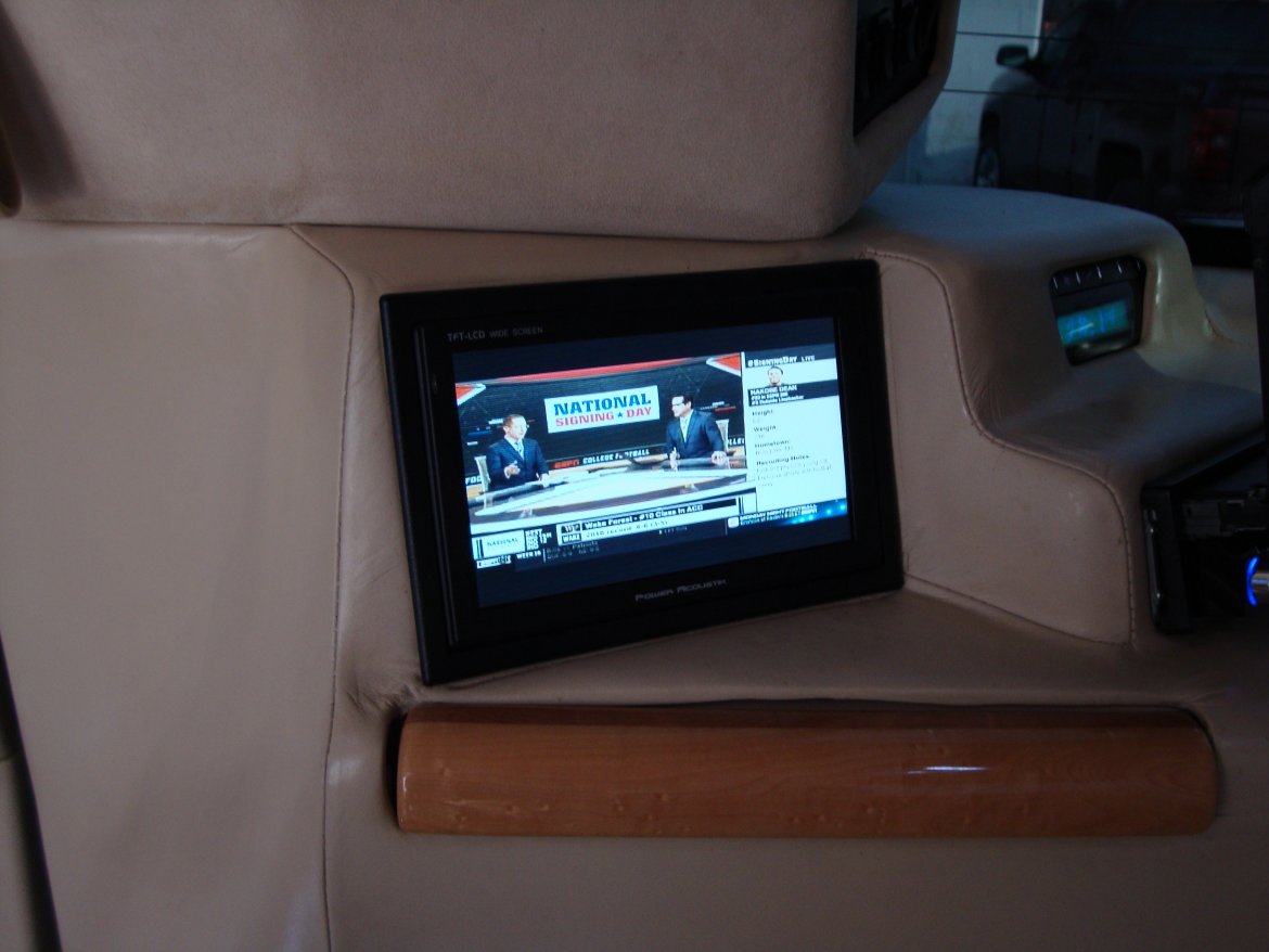 CEO SUV Mobile Office for Sale in LOCKPORT, NY - Photo 55