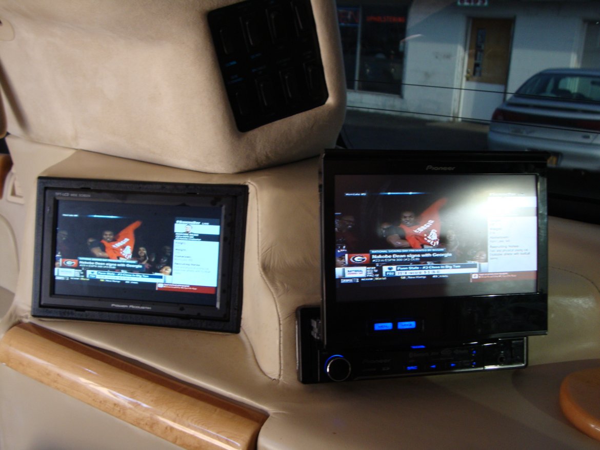CEO SUV Mobile Office for Sale in LOCKPORT, NY - Photo 57
