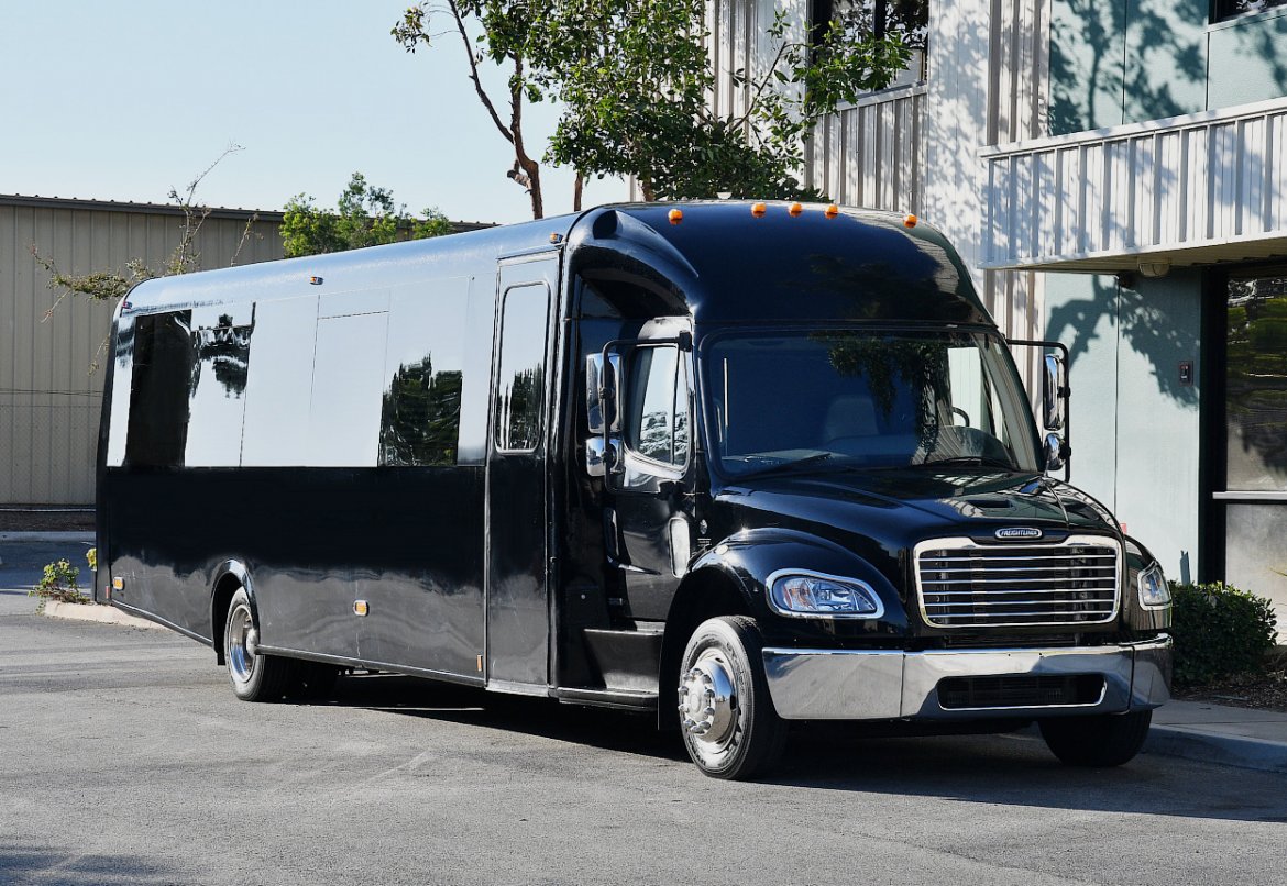 Limo Bus for sale: 2008 Freightliner Limousine Bus by Federal