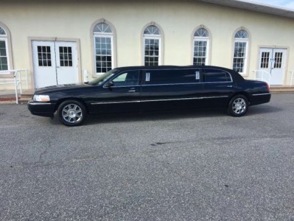 2007 Lincoln Town Car Limousine for Sale in Richmond, VA - Main Photo