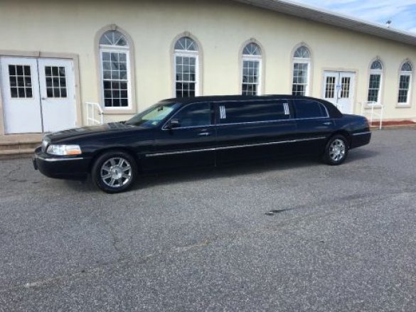 2007 Lincoln Town Car Limousine for Sale in Richmond, VA - Photo 2
