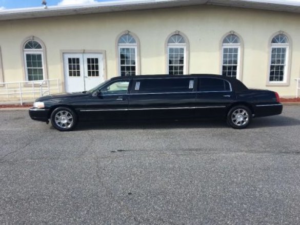 2007 Lincoln Town Car Limousine for Sale in Richmond, VA - Photo 3
