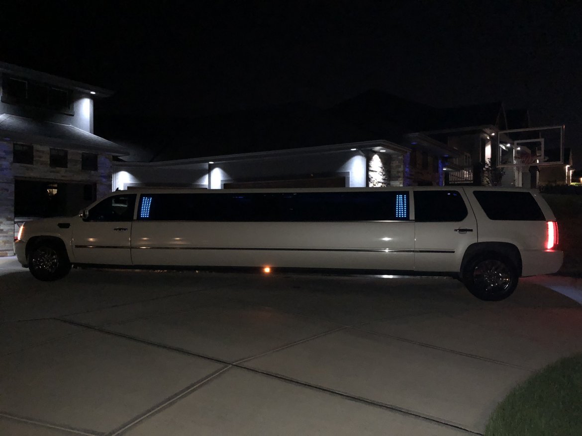 SUV Stretch for Sale in Omaha, NE - Photo 19