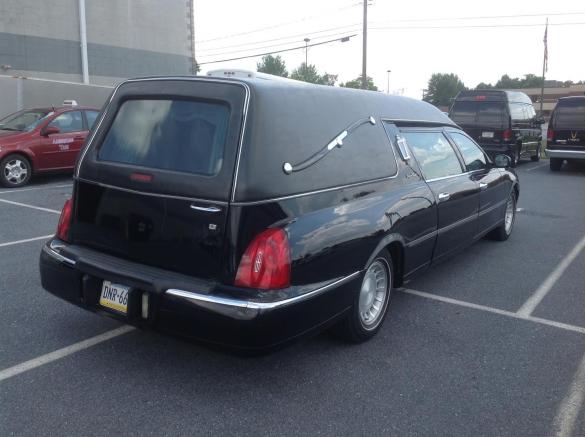 2000 Lincoln Lincoln Town Car Hearse (818) Funeral for Sale in Trenton, NJ - Photo 2