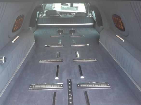 2000 Lincoln Lincoln Town Car Hearse (818) Funeral for Sale in Trenton, NJ - Photo 3