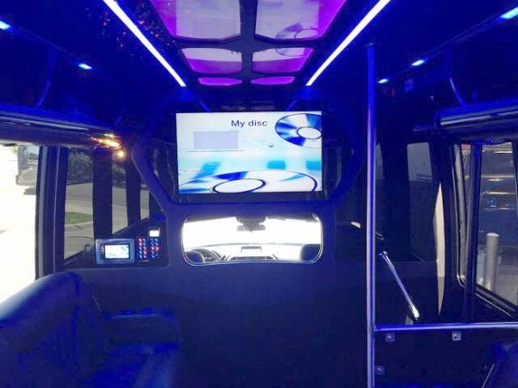 2018 Ford F-550 Limo Bus for Sale in Oaklyn, NJ - Photo 3
