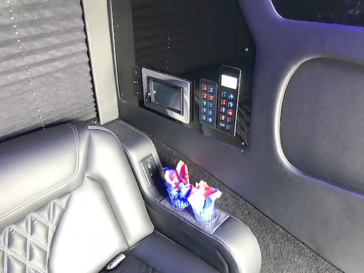 Limo Bus for Sale in Oaklyn, NJ - Photo 10