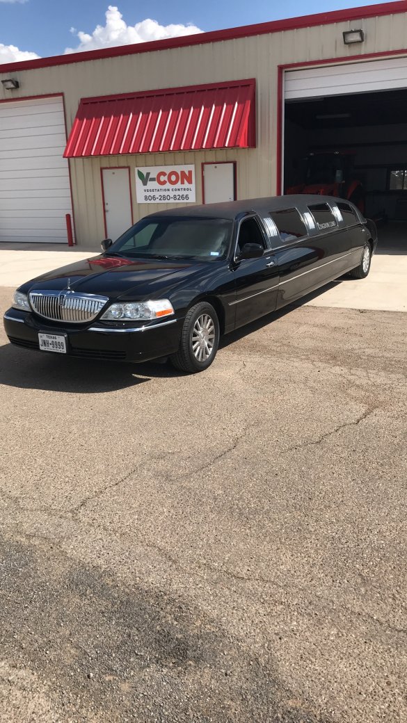 2004 Lincoln Towncar Limousine for Sale in Amarillo, TX - Photo 3