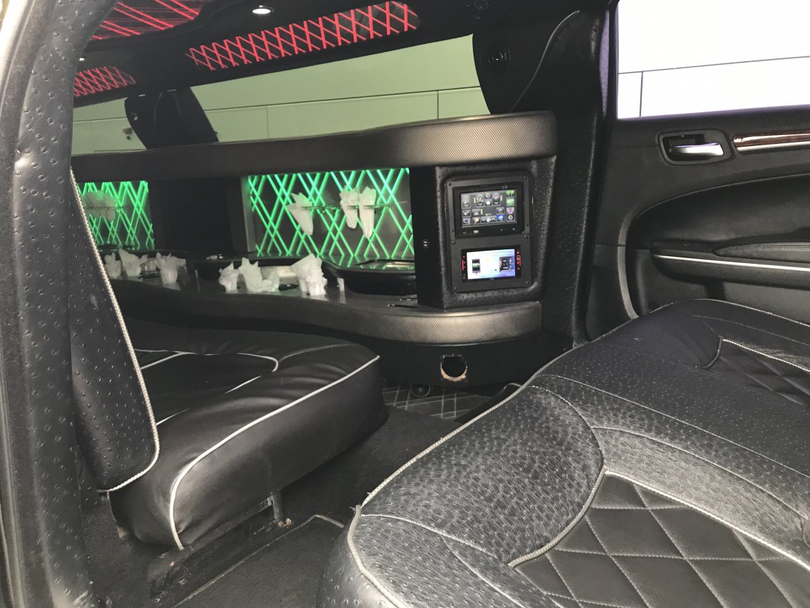 Limousine for Sale in Hillside, NJ - Photo 17