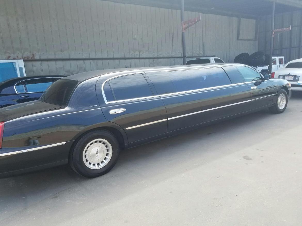 Photo of Limousine for sale: 1999 Lincoln Towncar