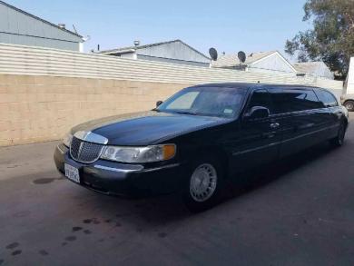 1999 Lincoln Towncar Limousine for Sale in Newport, California, US - Photo 4