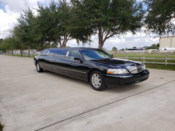 2007 Lincoln Towncar Limousine for Sale in Houston, TX - Main Photo