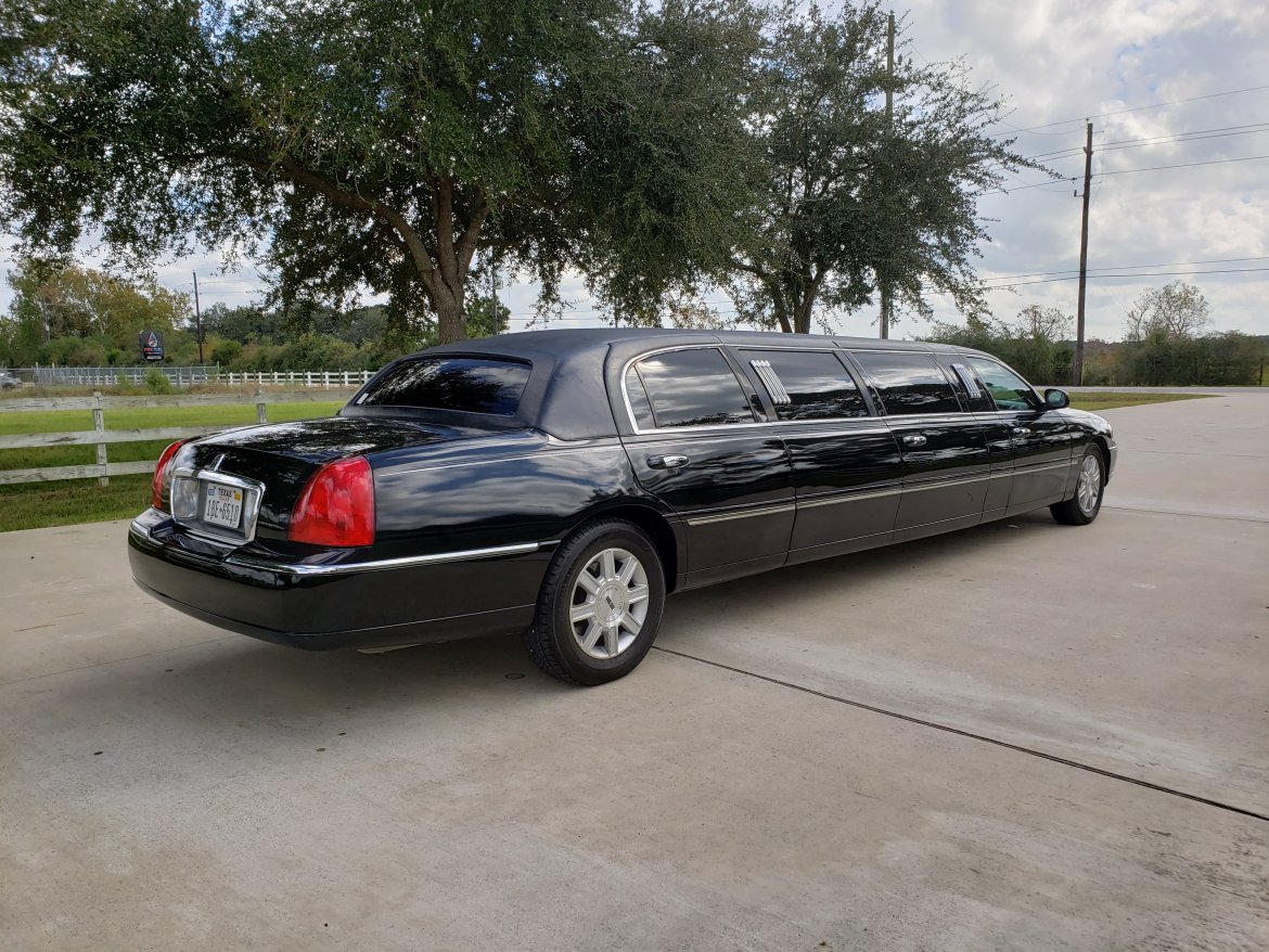 Used 2007 Lincoln Towncar for sale #WS-11721 | We Sell Limos