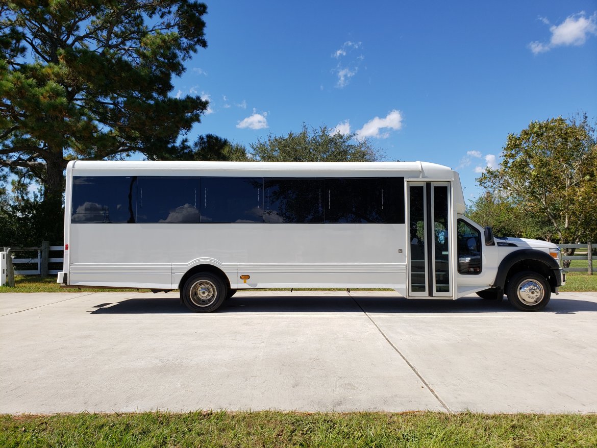 used 2015 lge ford f550 limo bus for sale