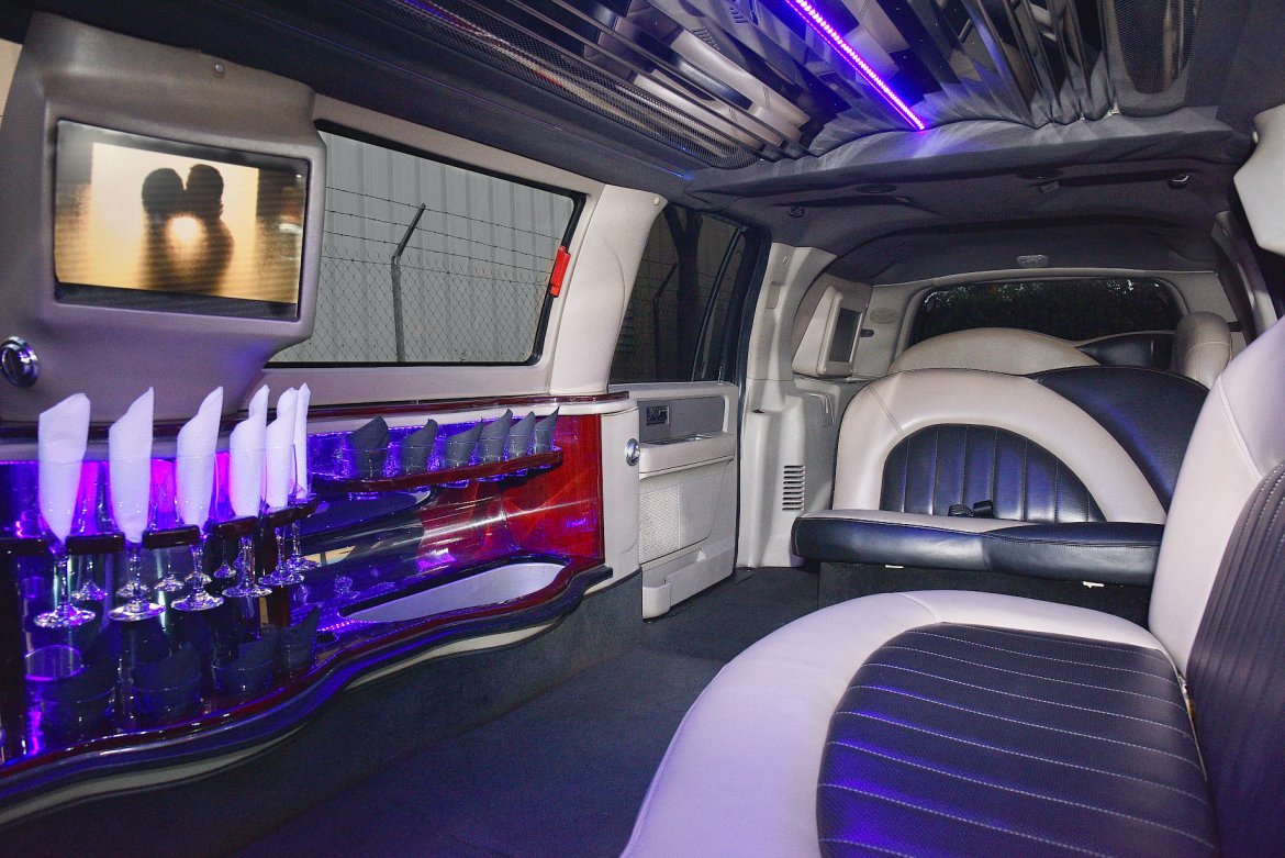 SUV Stretch for Sale in Fontana, CA - Photo 12