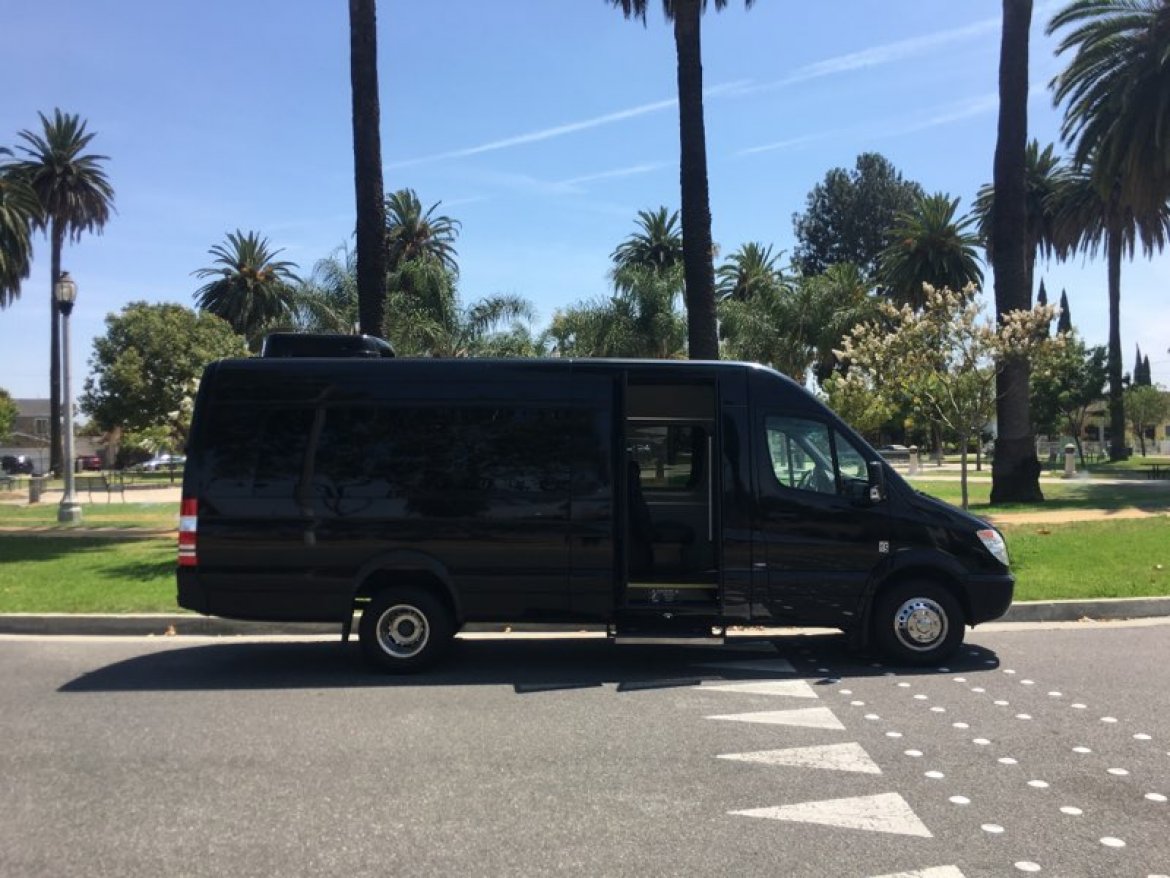 Limo Bus for Sale in lynwood, CA - Photo 3