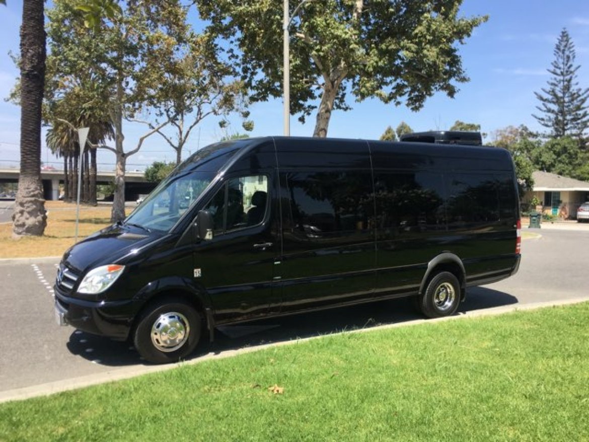 Limo Bus for Sale in lynwood, CA - Photo 2