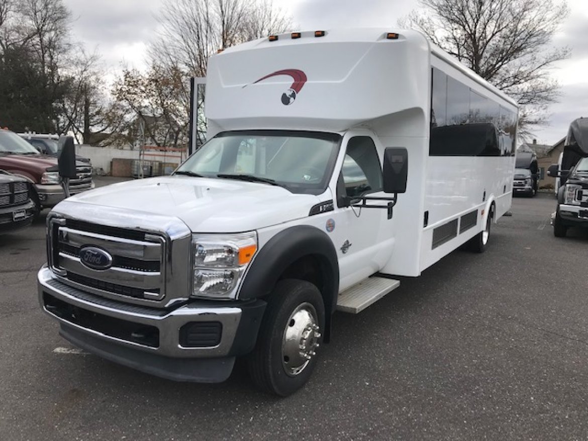 Executive Shuttle for Sale in Oaklyn, NJ - Photo 2
