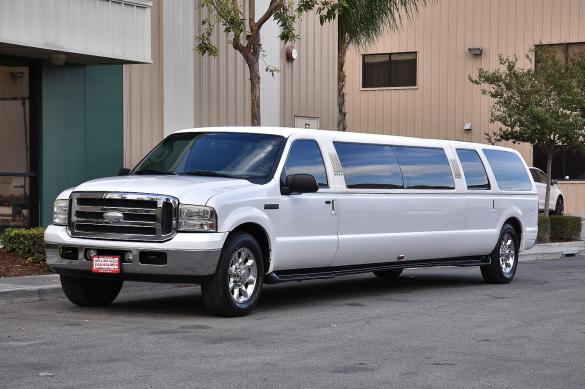 2005 Ford excursion Limousine for Sale in fontana, CA - Photo 2