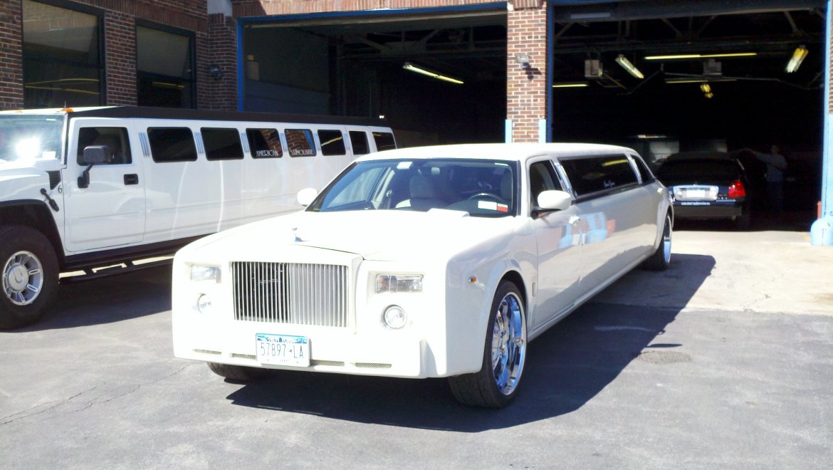 Limousine for sale: 2006 Chrysler rolls 120&quot; by moonlight