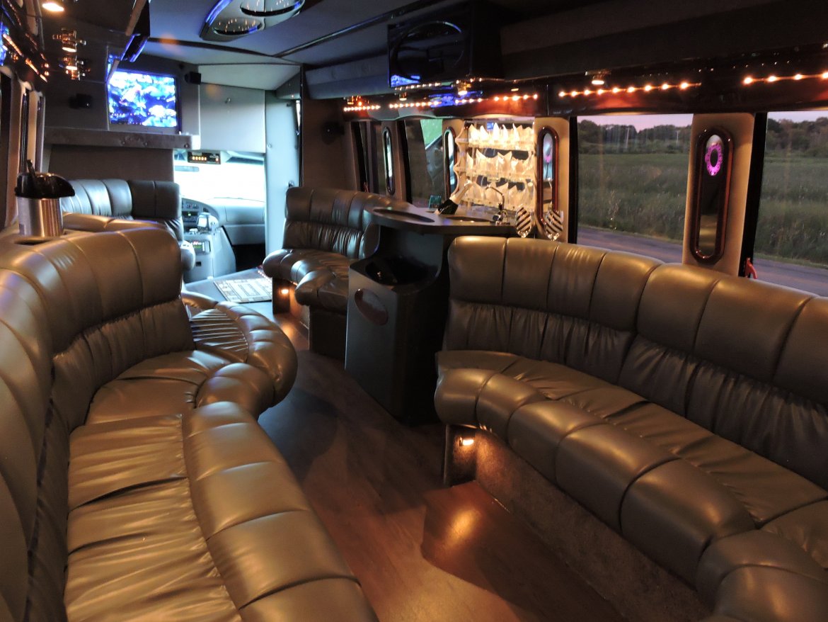 Limo Bus for Sale in Lake Geneva, WI - Photo 5