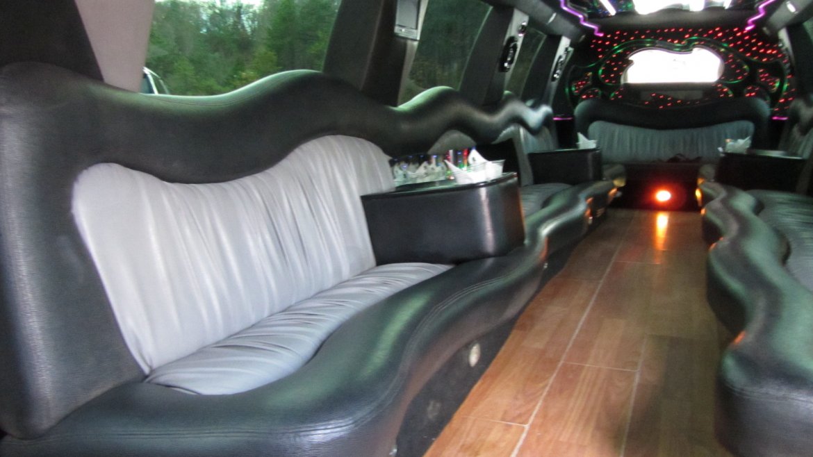 SUV Stretch for Sale in Commack, NY - Photo 12